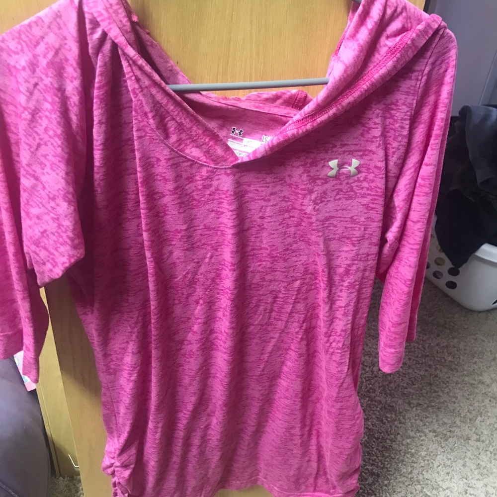 Under armour pink shirt. Excellent condition